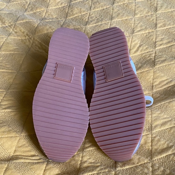 Dolce Vita Silver and White Sneakers Size 7 Like New Never Worn - Picture 7 of 8